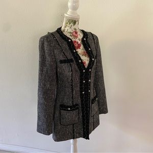 White|Black tweed blazer with silver buttons